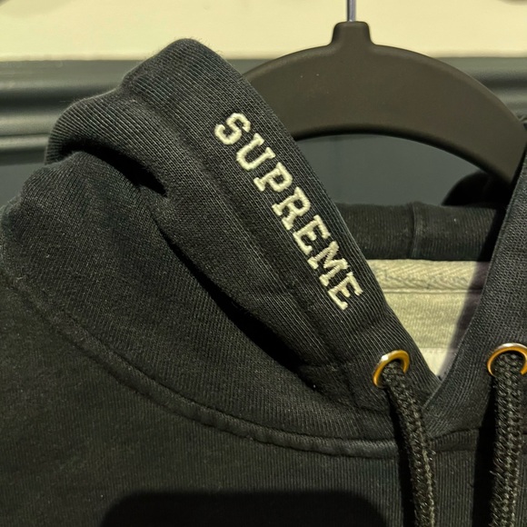 Champion x Supreme hoodie (Medium) - Picture 3 of 5